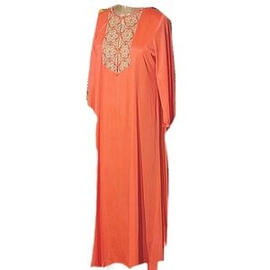 Artemis Gossard Night Gown with embroidered detail. Vintage. Medium